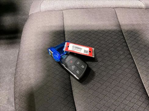 Used 2024 GMC Sierra 1500 Elevation image 29