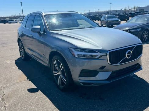 Used 2019 Volvo XC60 T6 Momentum w/ Multimedia Package image 3
