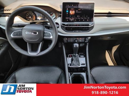Used 2025 Jeep Compass Limited AWD/4WD image 25