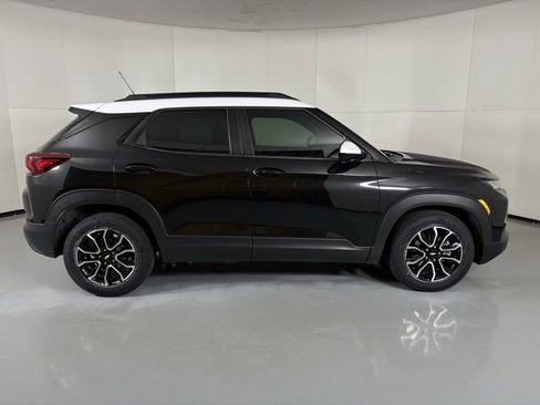 Used 2021 Chevrolet TrailBlazer ACTIV w/ Sun and Liftgate Package image 9