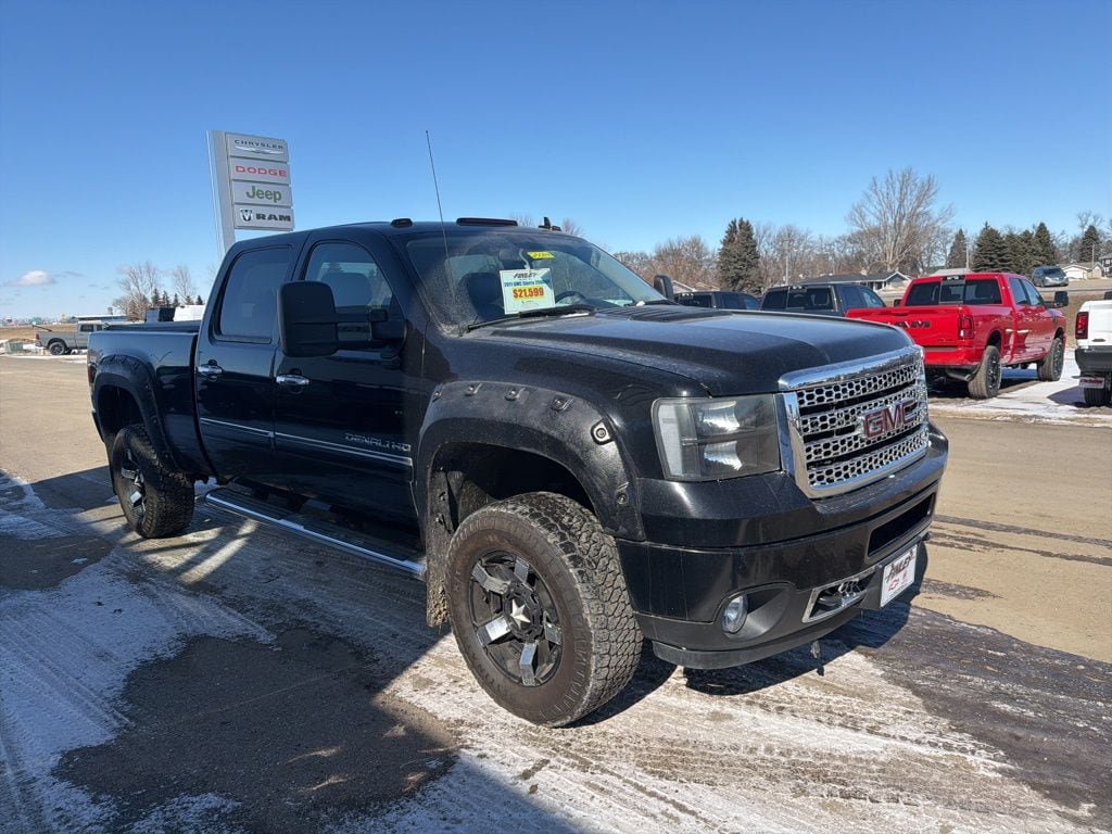 Used 2011 GMC Sierra 2500 Denali w/ Suspension Package, Off-Road AWD/4WD image 4