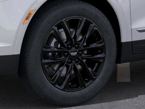 New 2026 Cadillac XT5 Luxury w/ LPO, ONYX Package image 9