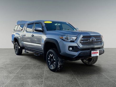 Used 2017 Toyota Tacoma TRD Off-Road image 7