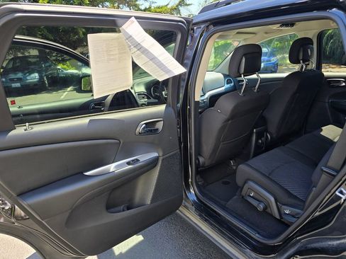 Used 2019 Dodge Journey SE FWD image 9