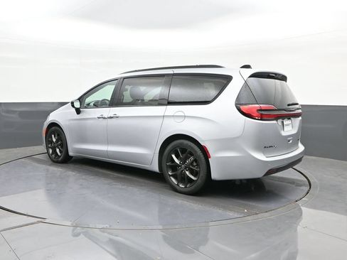 Used 2026 Chrysler Pacifica Limited w/ S Appearance Package FWD image 5