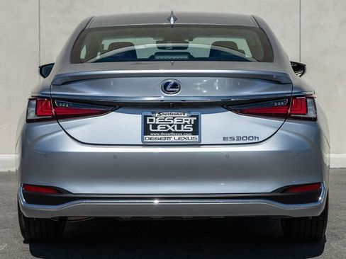 Used 2022 Lexus ES 300h w/ Premium Package image 4