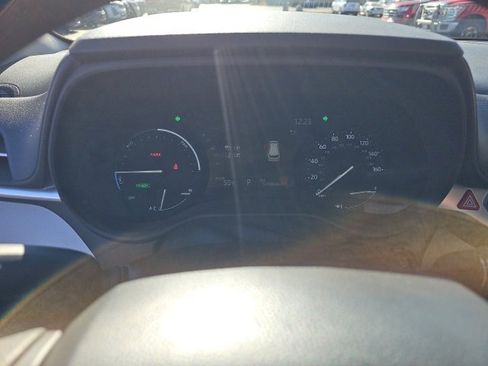 Used 2025 Toyota Sienna LE image 37