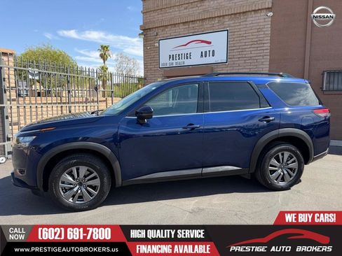 Used 2025 Nissan Pathfinder SV FWD image 3