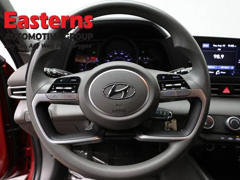 Used 2023 Hyundai Elantra SE w/ Cargo Package FWD image 10