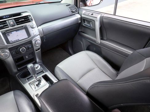 Used 2016 Toyota 4Runner SR5 Premium image 18