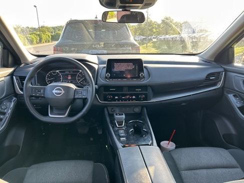 Used 2025 Nissan Rogue SV FWD image 5