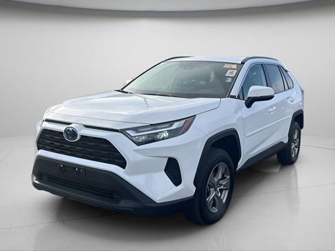 Used 2024 Toyota RAV4 LE image 9