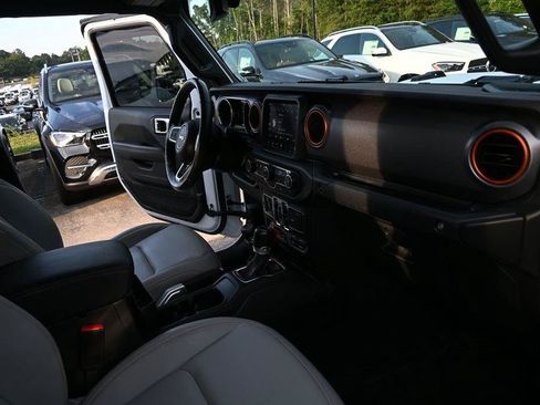 Used 2022 Jeep Gladiator Mojave w/ Cold Weather Group AWD/4WD image 23