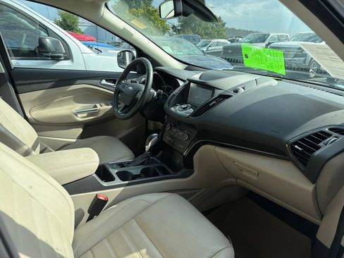 Used 2019 Ford Escape Titanium AWD/4WD image 5
