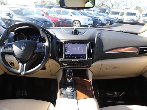Used 2017 Maserati Levante S AWD/4WD image 38