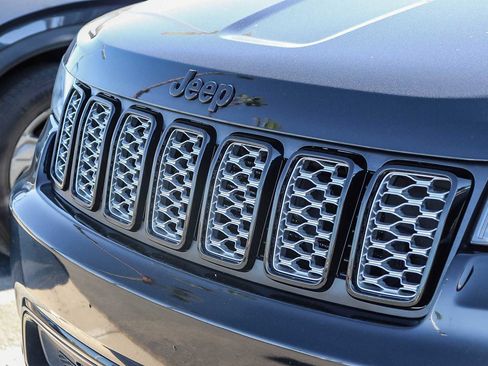 Used 2017 Jeep Grand Cherokee Altitude image 3