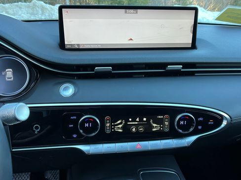 Used 2023 Genesis GV70 2.5T w/ Select Package image 16