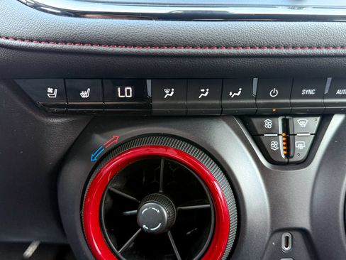Used 2022 Chevrolet Blazer RS w/ Enhanced Convenience Package AWD/4WD image 34