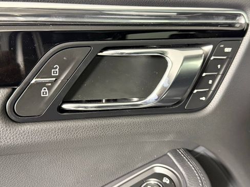 Certified 2026 Porsche Macan AWD/4WD image 27