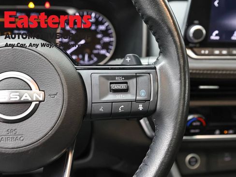 Used 2023 Nissan Rogue SV w/ SV Premium B Package AWD/4WD image 16