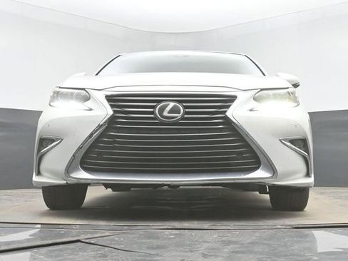 Used 2016 Lexus ES 350 w/ Premium Package w/Wood Trim FWD image 28