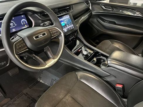 Used 2023 Jeep Grand Cherokee Altitude AWD/4WD image 11