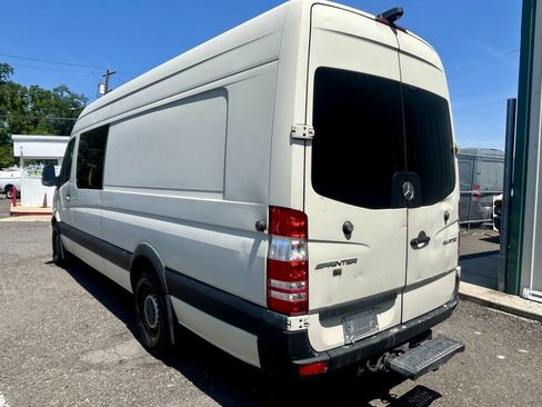 Used 2014 Mercedes-Benz Sprinter 2500 image 3