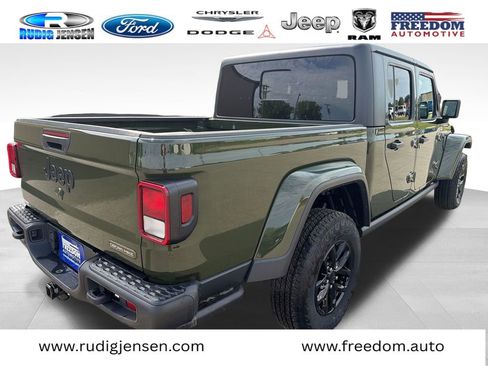 Used 2023 Jeep Gladiator Sport AWD/4WD image 5