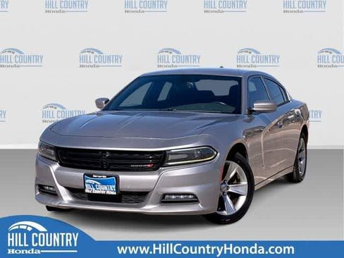 Used 2016 Dodge Charger SXT image 1