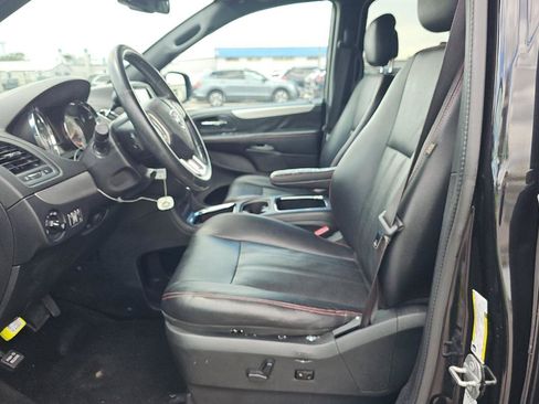 Used 2018 Dodge Grand Caravan GT FWD image 10