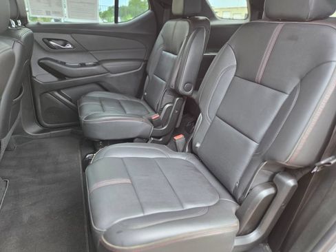 Used 2023 Chevrolet Traverse RS FWD image 16