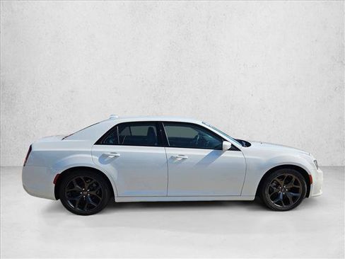 Used 2022 Chrysler 300 Touring L w/ Comfort Group RWD image 4
