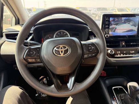 Used 2020 Toyota Corolla LE FWD image 6