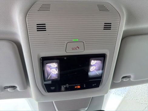 New 2026 Volkswagen Tiguan SE image 32