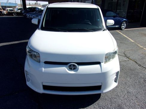 Used 2015 Scion xB 5-Door Wagon 5-Spd MT image 3