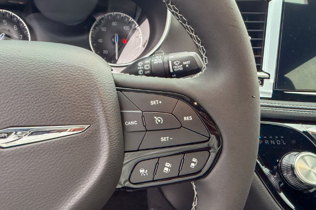 New 2026 Chrysler Pacifica Select FWD image 16