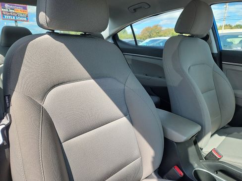 Used 2018 Hyundai Elantra SE image 32