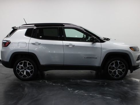 Used 2025 Jeep Compass Limited AWD/4WD image 26