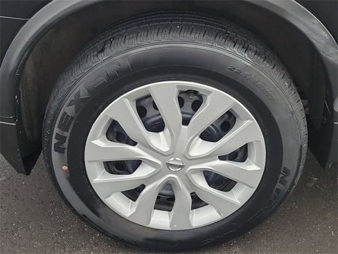 Used 2018 Nissan Rogue S image 10