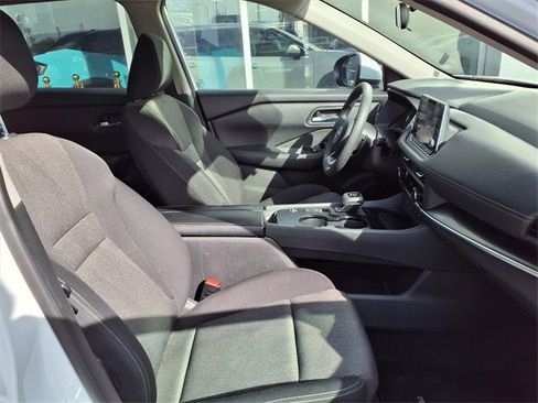 Certified 2024 Nissan Rogue SV image 25