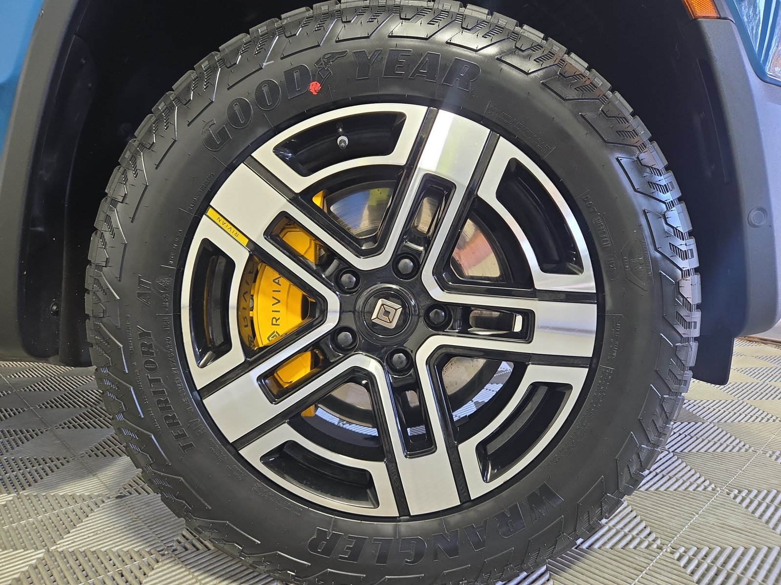 Used 2022 Rivian R1T Adventure AWD/4WD image 11
