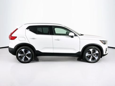 Used 2025 Volvo XC40 B5 Plus AWD/4WD image 10