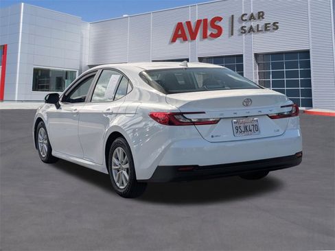 Used 2025 Toyota Camry LE image 9