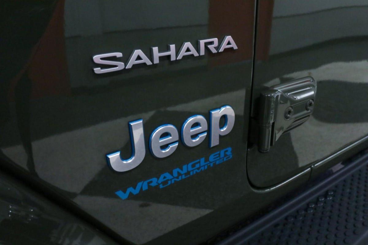 Used 2021 Jeep Wrangler Unlimited Sahara AWD/4WD image 37