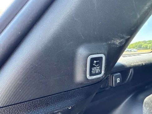 Used 2023 Jeep Grand Cherokee Altitude AWD/4WD image 8