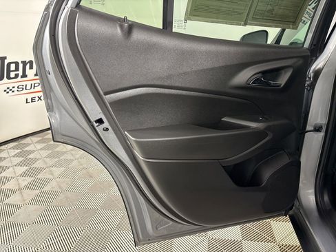 Used 2025 Chevrolet Trax RS w/ Sunroof Package image 20