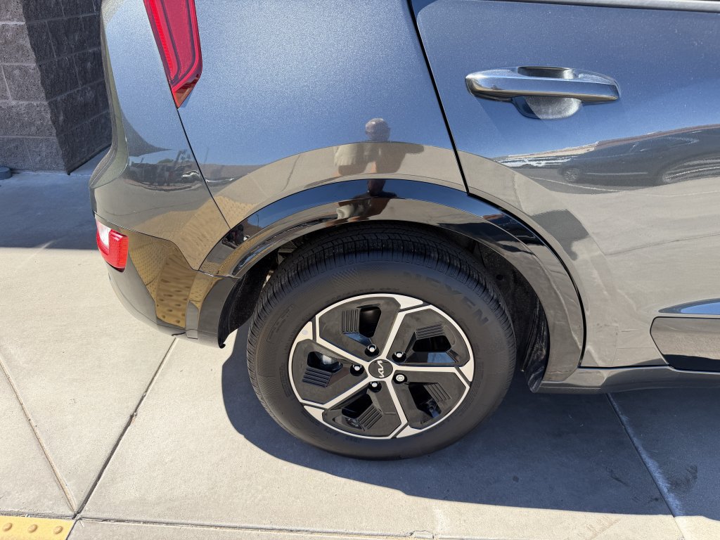 Used 2025 Kia Niro FWD image 15