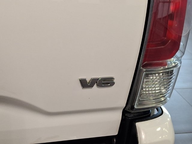 Used 2016 Toyota Tacoma Limited w/ Towing Package AWD/4WD image 34