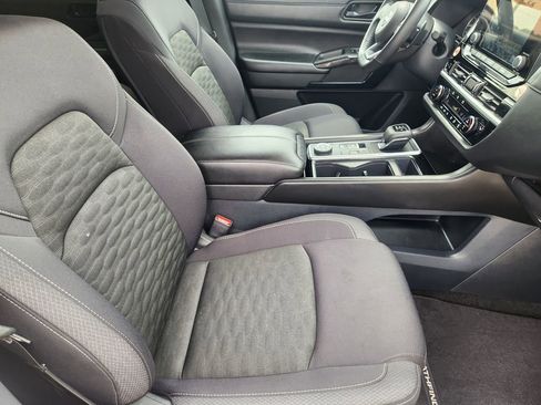 Used 2025 Nissan Pathfinder SV AWD/4WD image 18