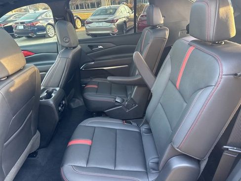 Used 2024 Chevrolet Traverse RS w/ LPO, Floor Liner Package image 32